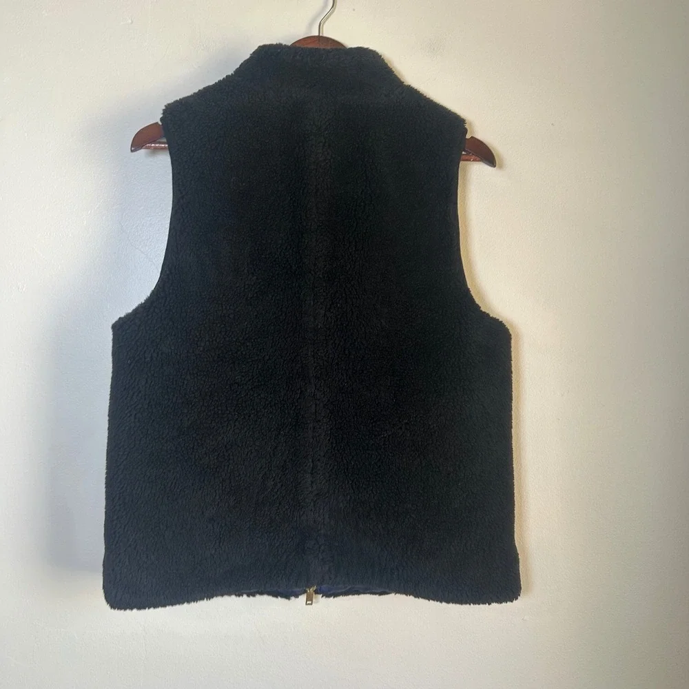 EUC J.Crew Vest Sherpa Fleece Size M‎ Black Gold Zip Pockets